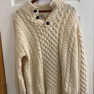 LL Bean large  amazing shape 100 % Wool